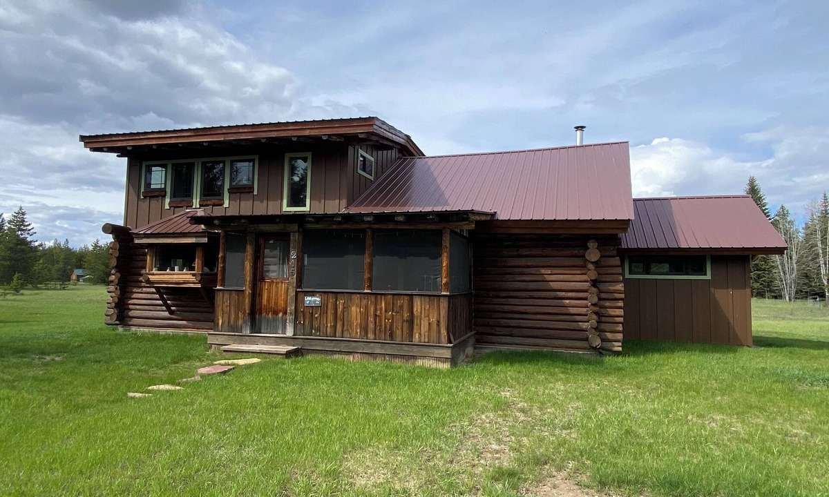 Polebridge Cabin | Beautiful 3 bedroom, 1 bath cabin in the heart of Polebridge, MT.