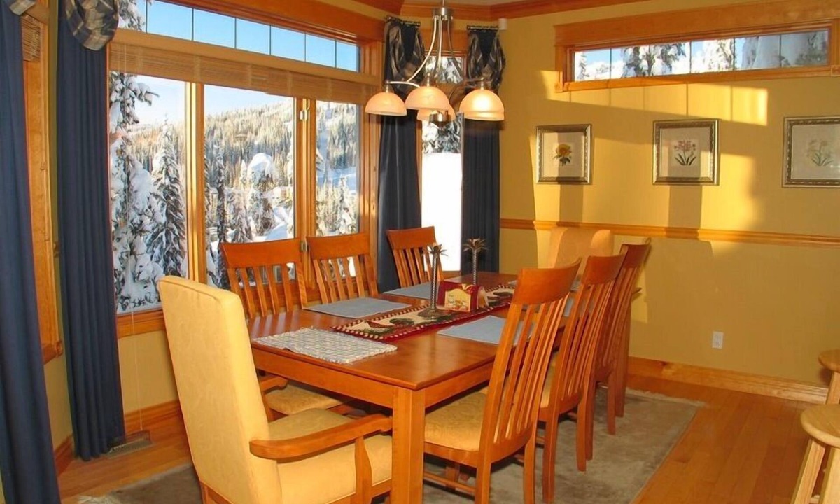Silver Star Mountain House | Beautiful 3 br home on the Knoll. Hot tub, garage, BBQ, laundry, bbq.Exceptional