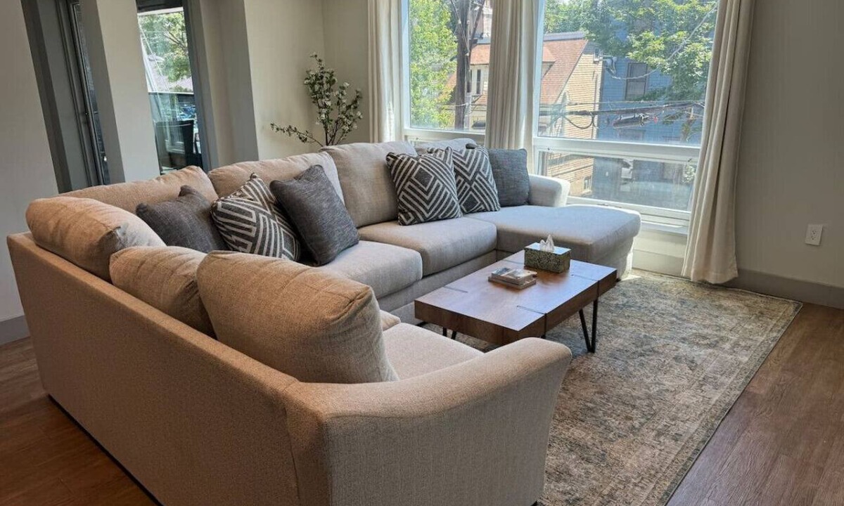 Downtown Halifax Apartment | Beautiful 3Bed/2Bath Apartment