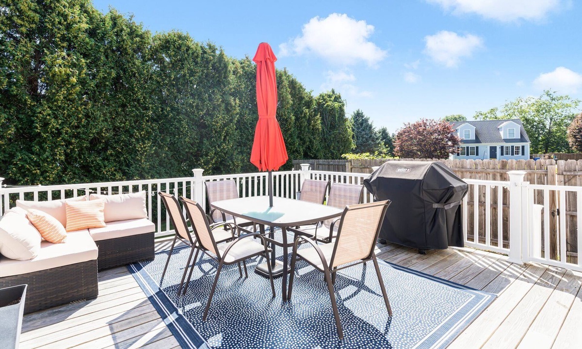 Newport East House | Beautiful 3BR updated home near Newport