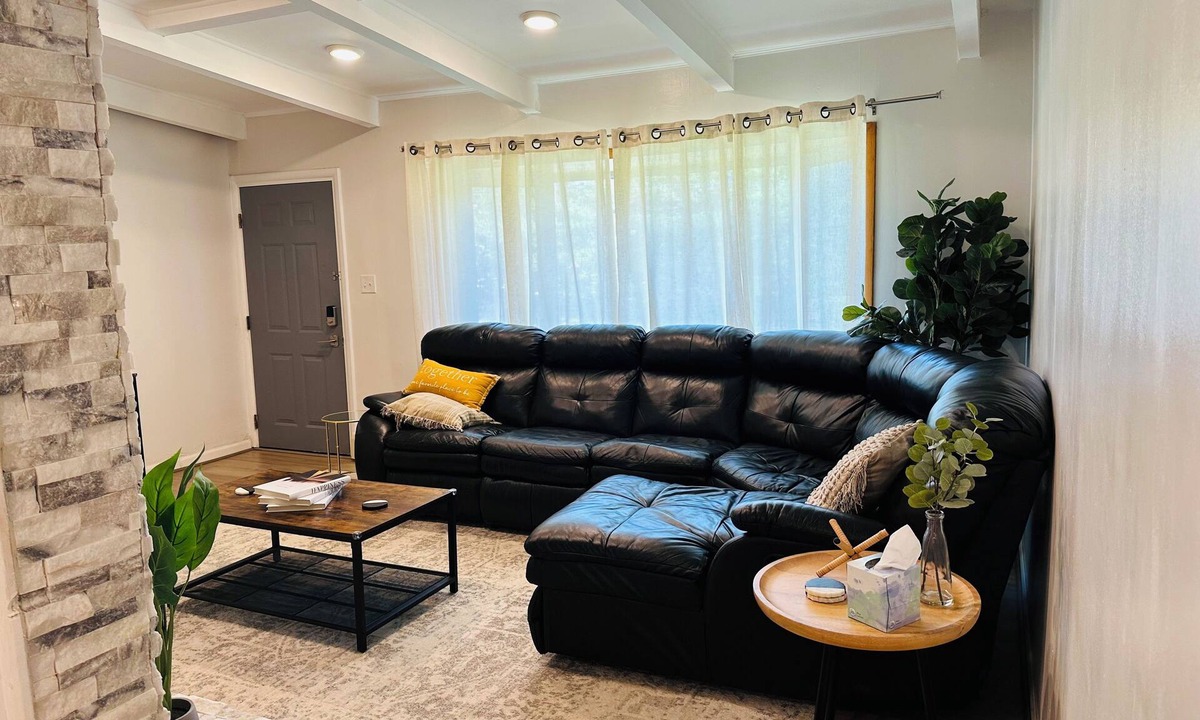 Wayne House | Beautiful 4 Bedroom Stone Rancher Near King of Prussia Mall