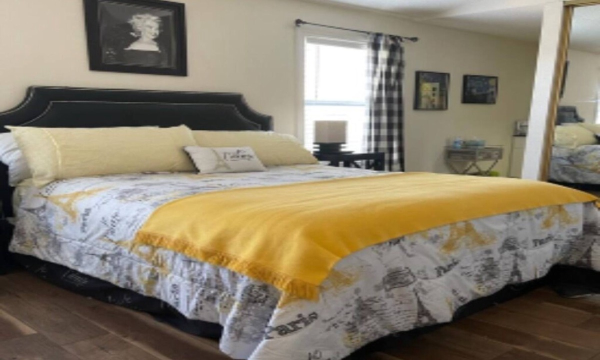 Vallejo House | Beautiful 450sqft Master Bedroom w/Private full bathroom, Parking xtra room ava