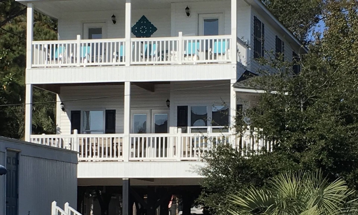 Surfside Beach House | Beautiful 5 bedroom extra lot for parking! Ocean Lakes!