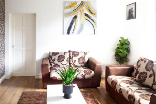 Wolverhampton House | Beautiful 5Bedroom House - Contractors and Family near the Molineux stadium