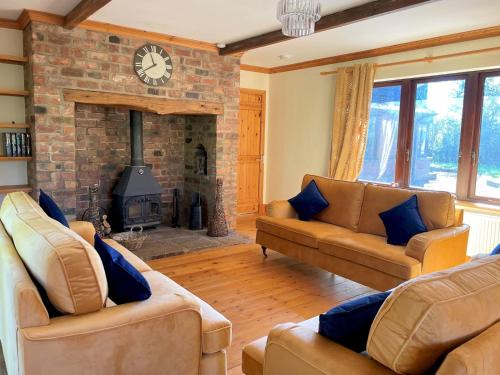 Kirkpatrick Fleming House | Beautiful 5BR House near Gretna Green with Garden - Pass the Keys