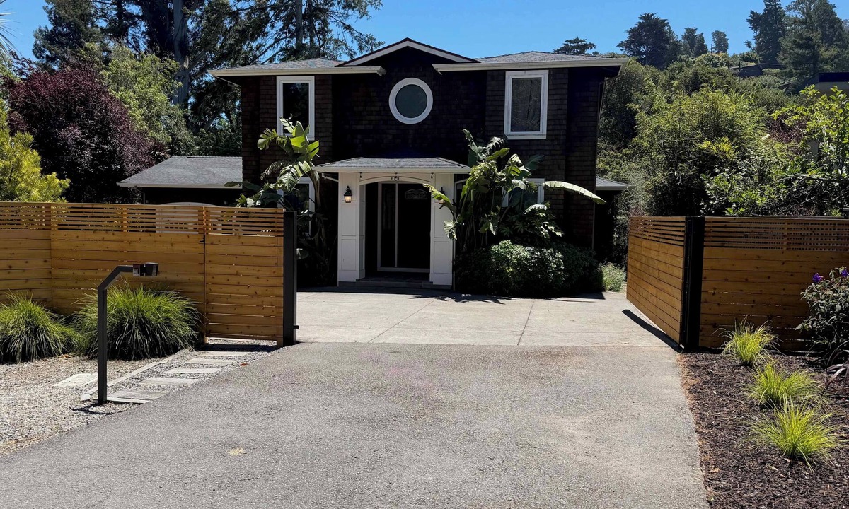 Tamalpais-Homestead Valley House | Beautiful 5BR Mill Valley Home - Redwoods, Muir Beach & SF within minutes.