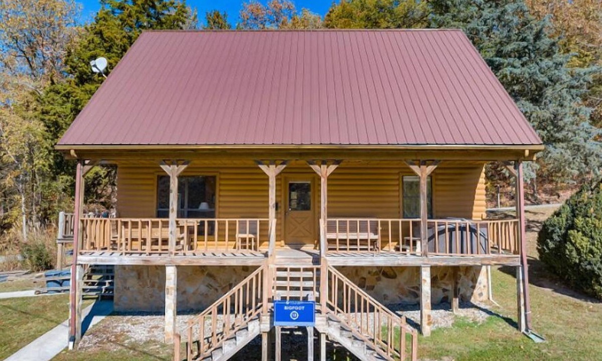 Byrdstown Cabin | Beautiful 6 Bed 3 Bath Cabin with Hot Tub and a Lakeview of Dale Hollow Lake #13