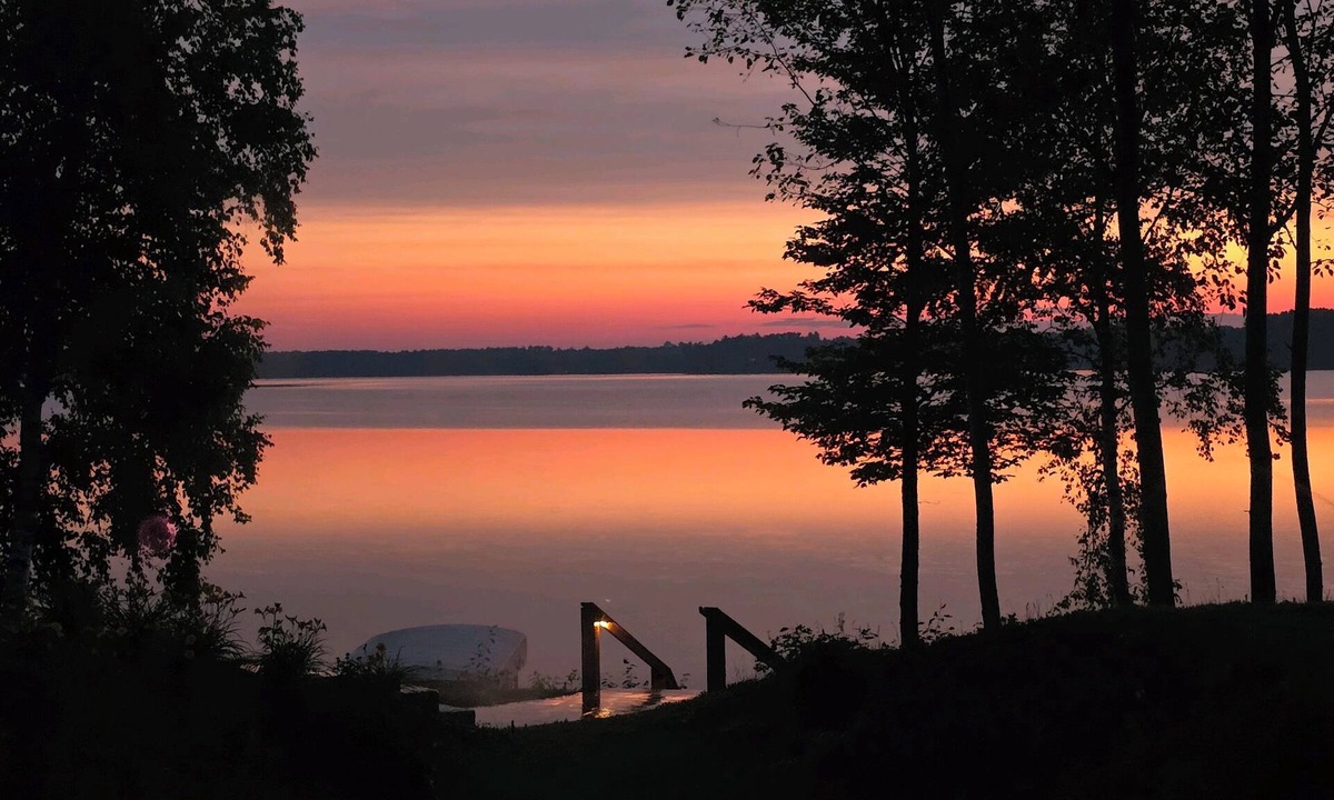 Tomahawk House | Beautiful 6 bedroom 3 bath lake front home with view of Lake Nokomis!