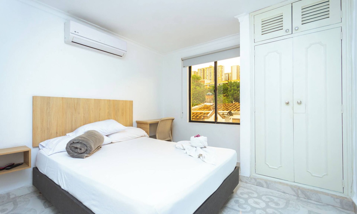 Laureles - Estadio Hotel | Beautiful accommodations in Los Colores (With air conditioning and a pool)