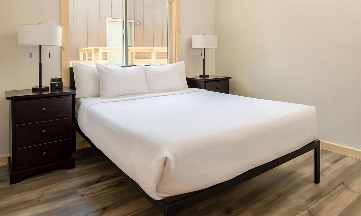 Boardman Hotel | Beautiful and Quiet Spot! 2 Gorgeous Rooms, Pets Allowed, Pool & Free Parking