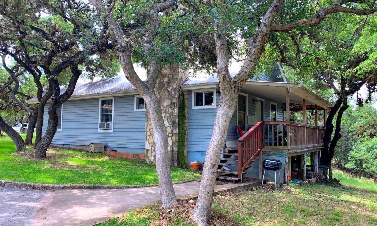 Pipe Creek Cottage | Beautiful and Spacious Texas Hill Country Cottage for a San Antonio Vacation with the Family