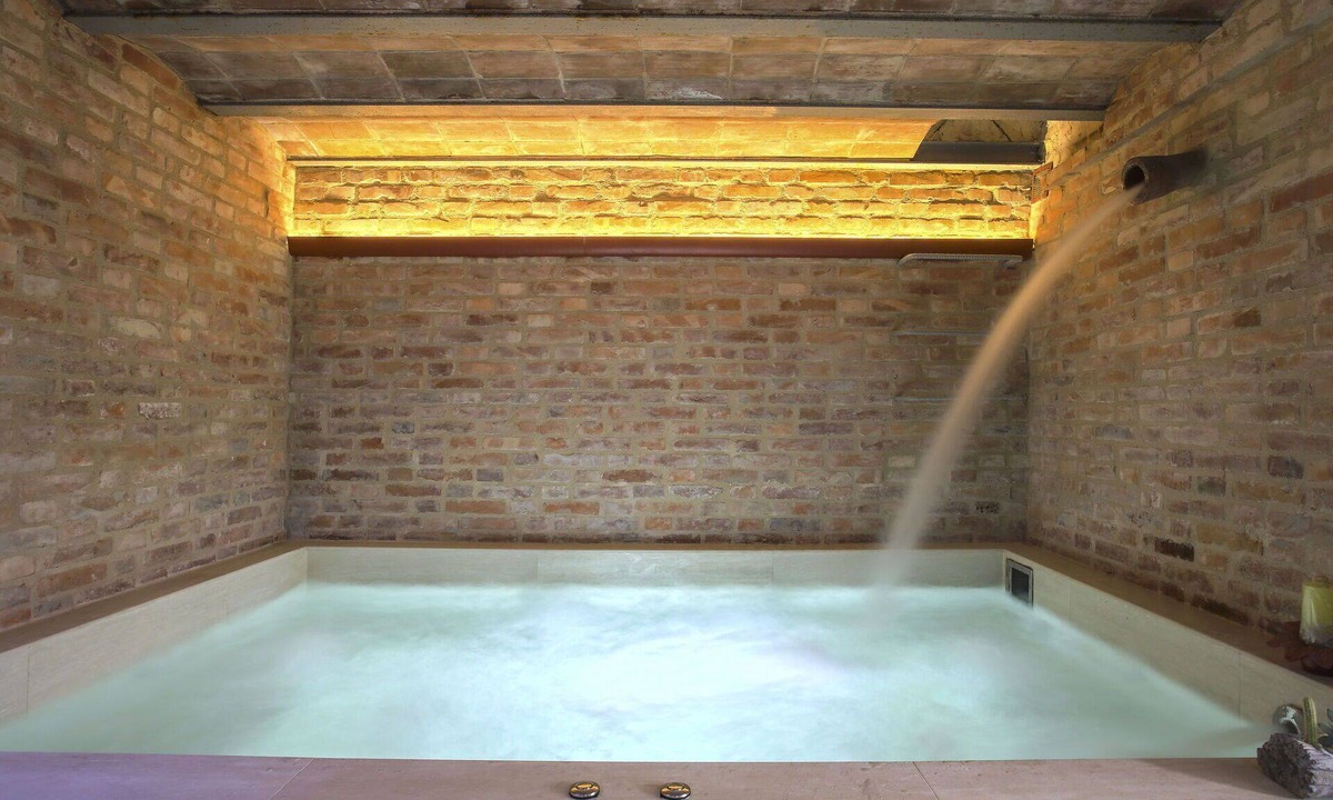 Pieve a Nievole Apartment | Beautiful apartment for 4 guests with hot tub, pool, WIFI, TV, patio and pets allowed