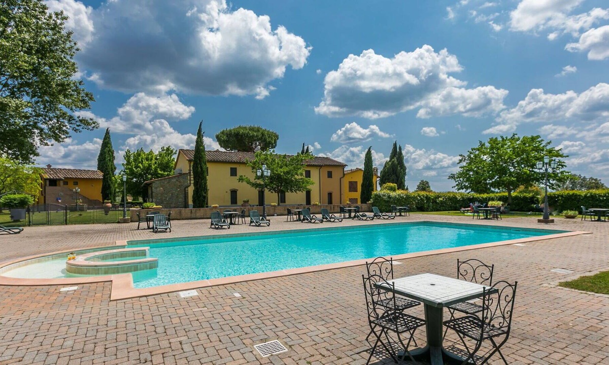 Limite Sull'Arno Villa | Beautiful apartment in villa for 6 people with pool, A/C, WIFI, TV and parking