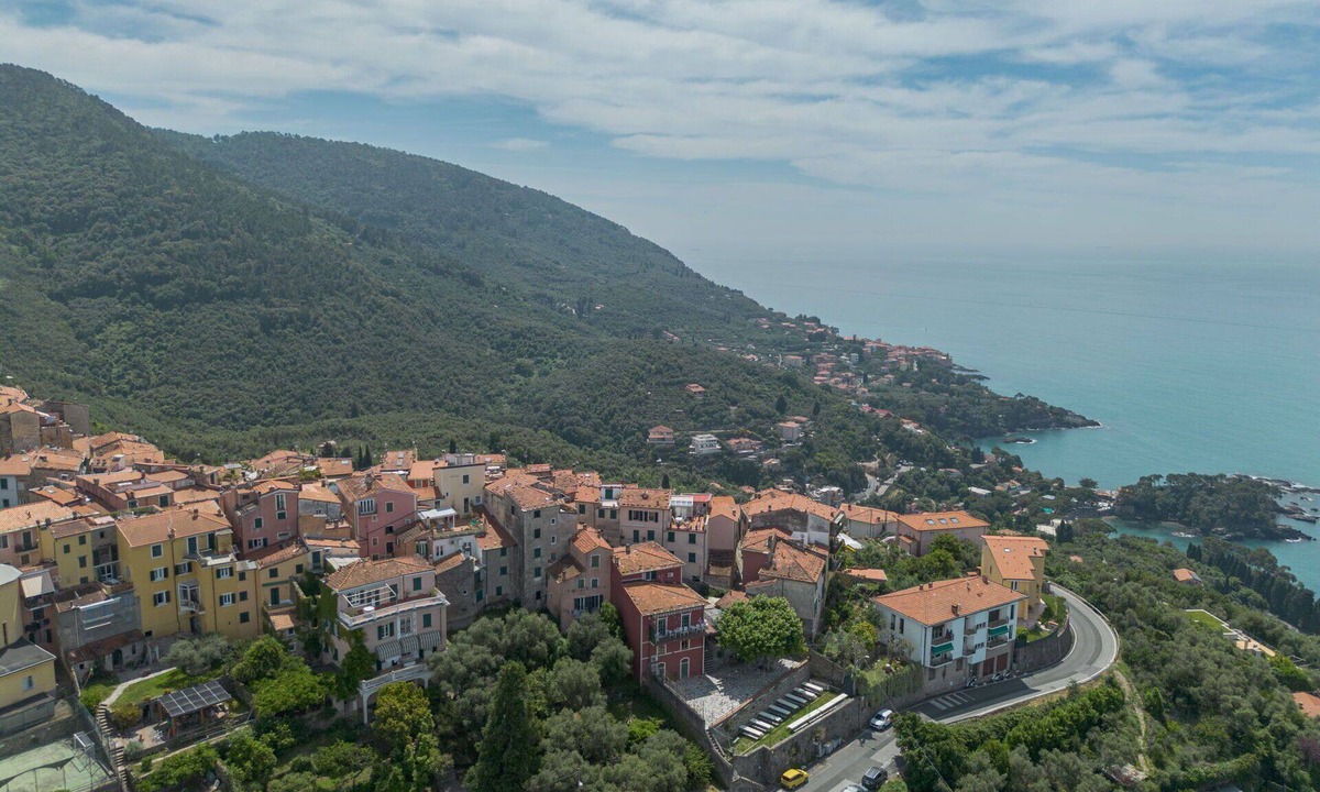 Stazzema Apartment | Beautiful apartment for 4 guests with WIFI, A/C, TV and terrace