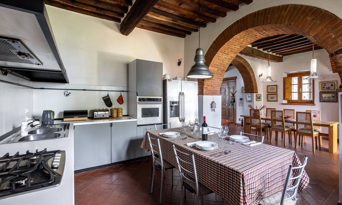 Pienza House | Beautiful apartment in villa for 6 guests with A/C, WIFI, TV and veranda, close to Montepulciano