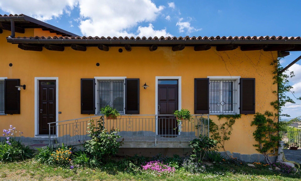Vinchio Apartment | Beautiful apartment for 2 guests with A/C, WIFI, pool, terrace, pets allowed and panoramic view
