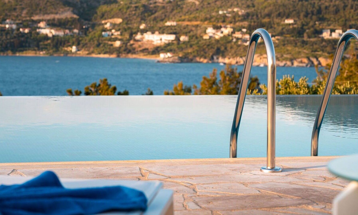 Samos Town Apartment | Beautiful apartment for 4 guests with A/C, WIFI, pool, TV, panoramic view and parking