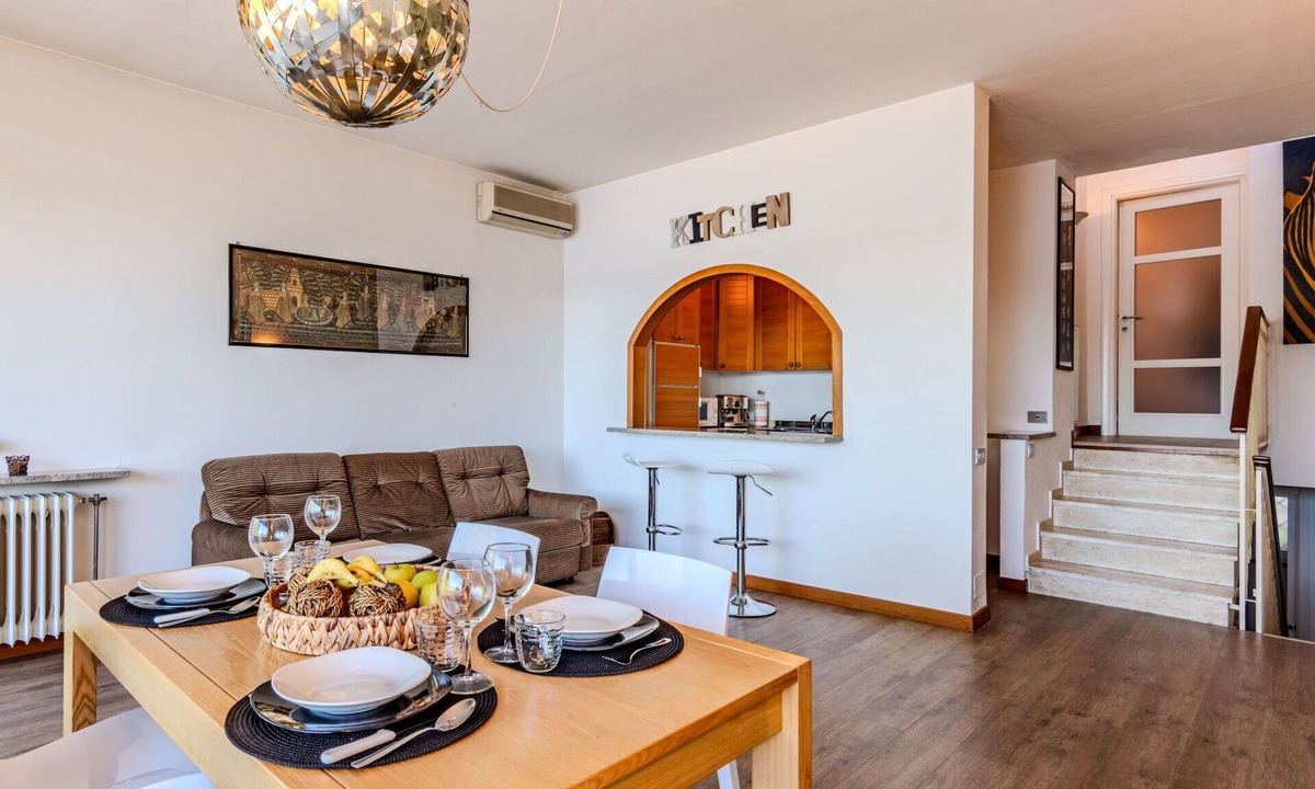 Ispra Apartment | Beautiful apartment for 4 guests with WIFI, A/C, TV and terrace