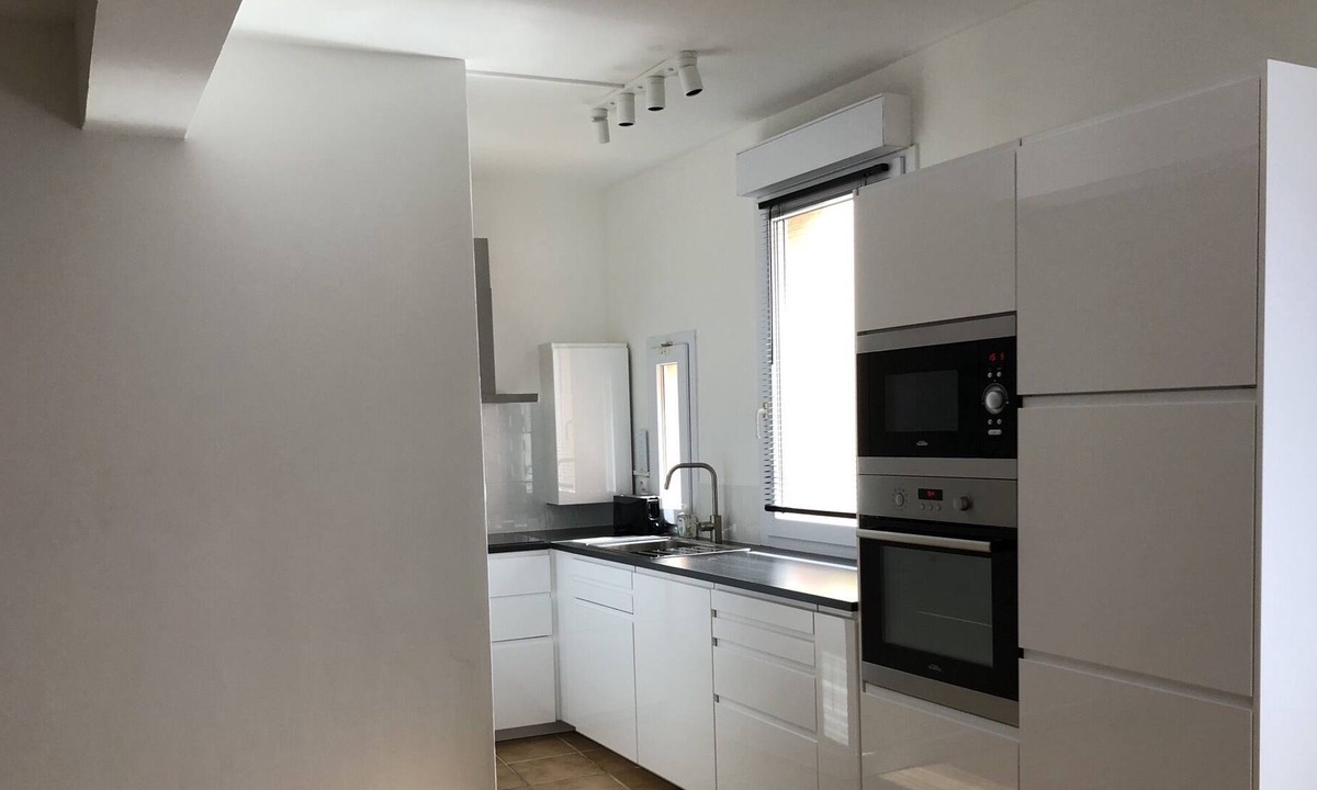 Frontignan Apartment | Beautiful apartment entirely new heart of town close to beaches and amenities