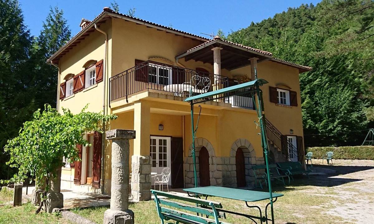Annot Apartment | Beautiful apartment in a house in the heart of Provence