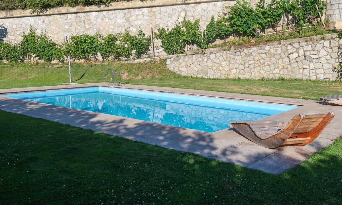 Albions Apartment | Beautiful apartment for 4 guests with WIFI, pool, TV, terrace and pets allowed