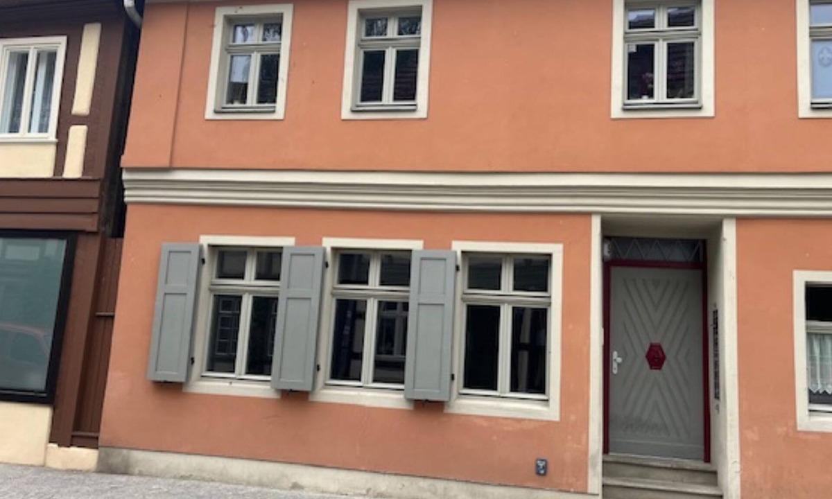 Stendal Apartment | Beautiful apartment on the ground floor, best city center location near the market square, with own parking space