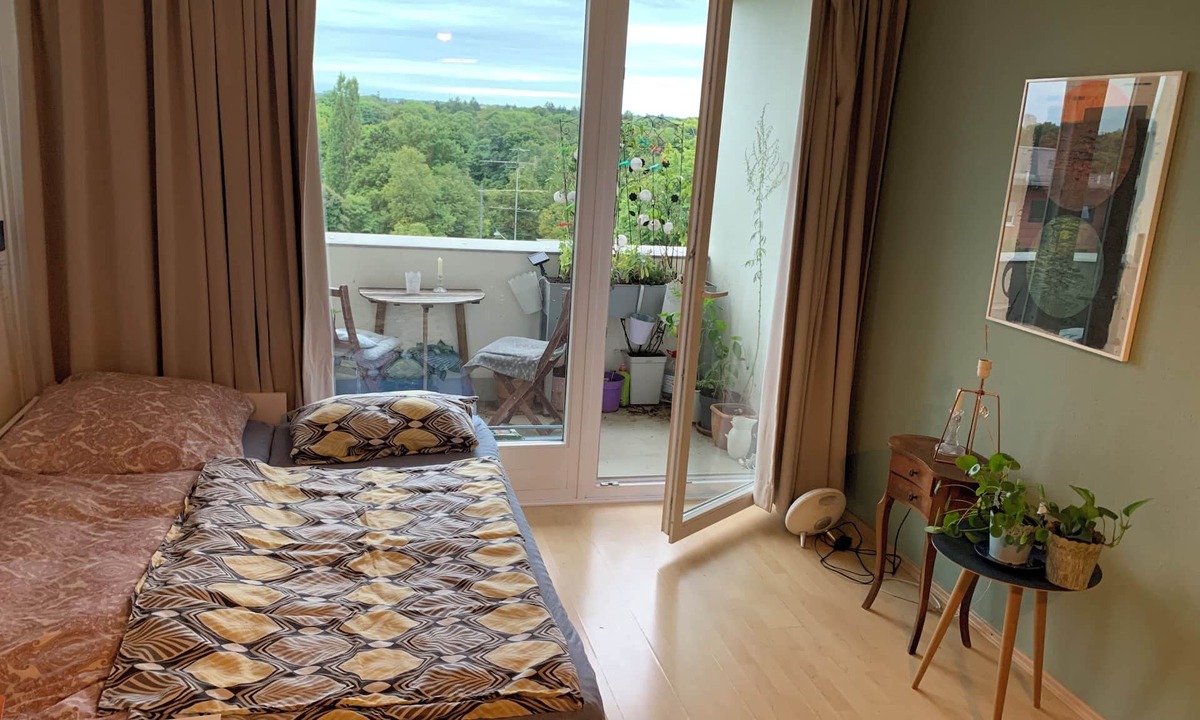 Alt-Moosach Condo | Beautiful apartment with large balcony