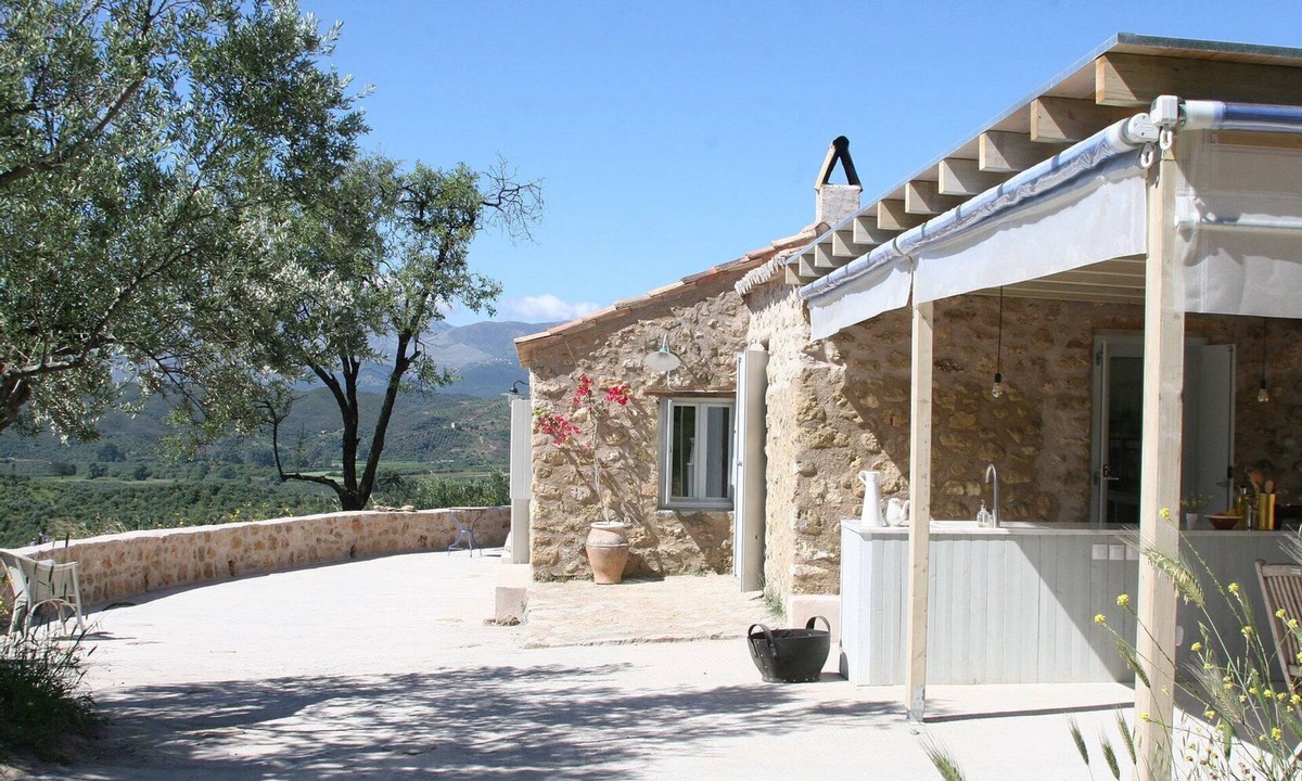 Gythio House | BEAUTIFUL AUTHENTIC HOUSE ON TOP OF A MOUNTAIN, WIDE VIEW OVER SEA AND MOUNTAINS