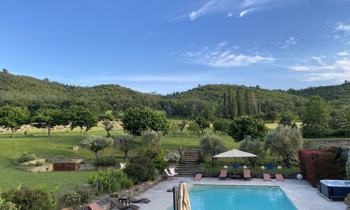 Cereste House | Beautiful Bastide in Provence with swimming pool, tennis court, and jacuzzi