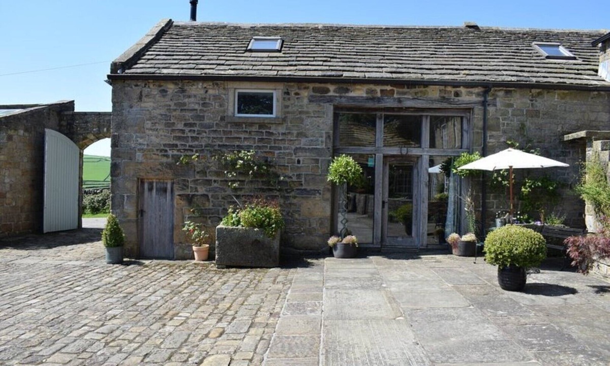 Hollow Meadows House | Beautiful Barn Conversion in a rural location, The Peak District National Park