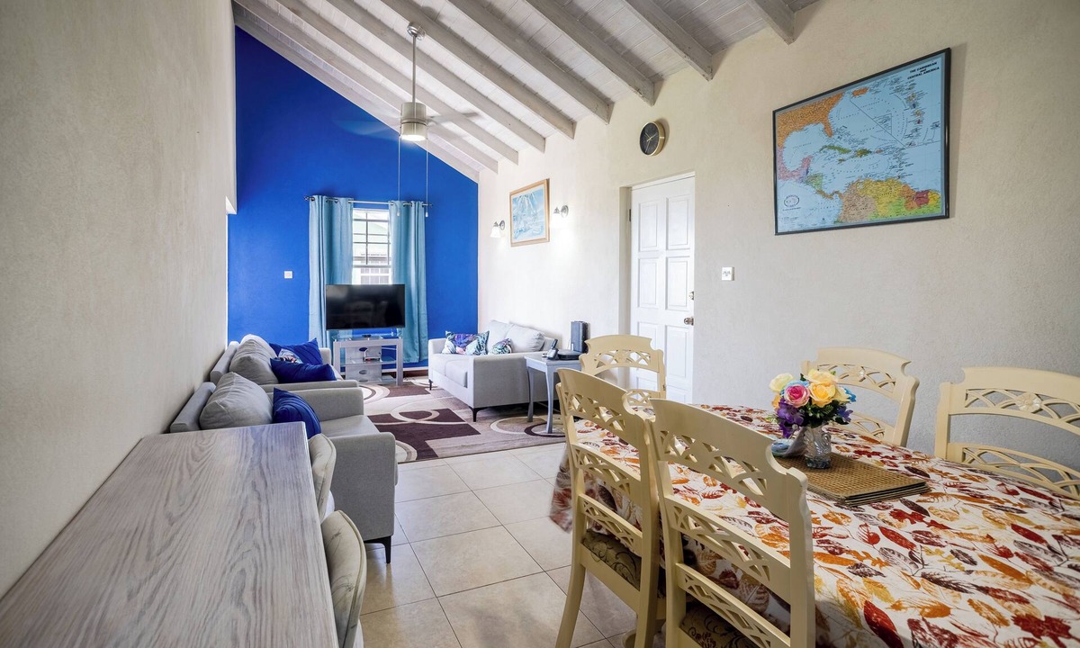 Pilgrim Place Apartment | Beautiful spacious 2 bedroom apartment with pool near beach, shops and Golf Club