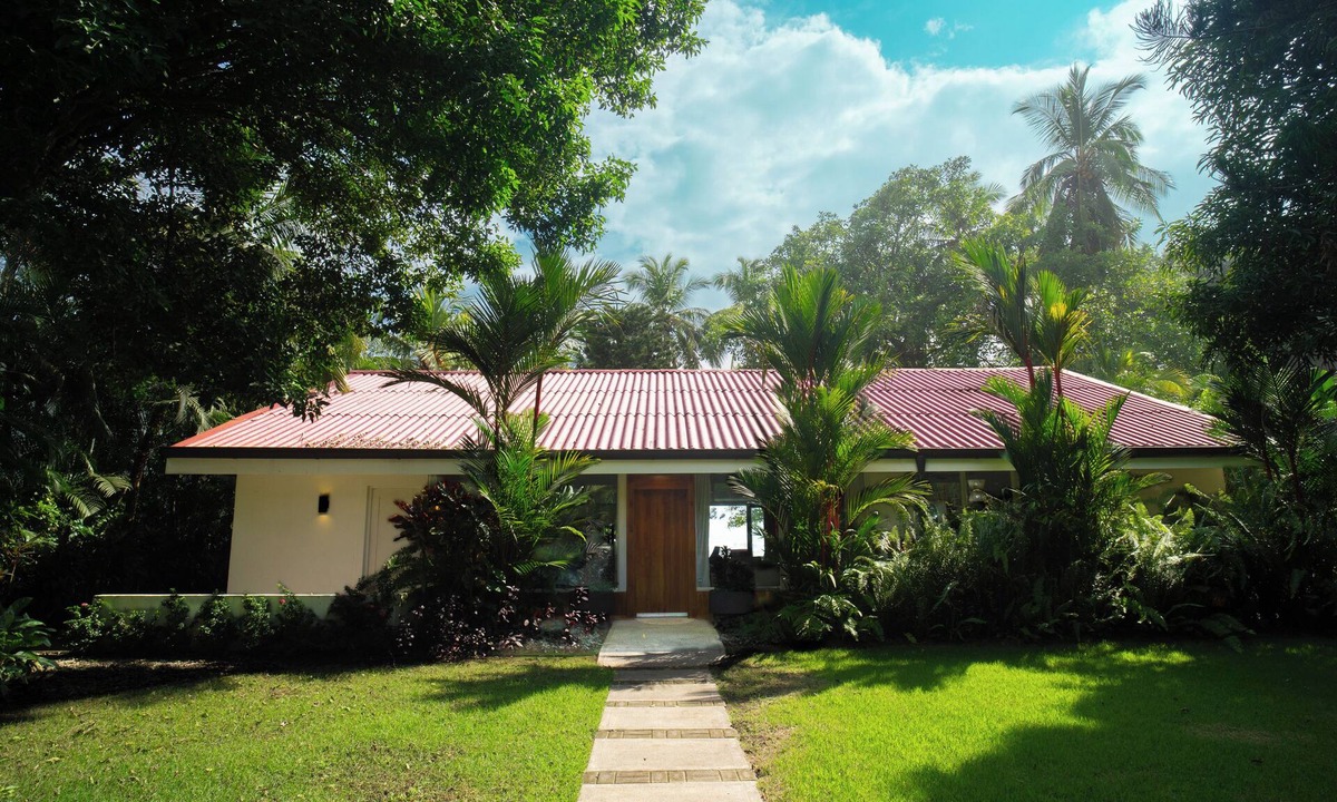 Esterillos Este Villa | Beautiful Beachfront Home in Esterillos