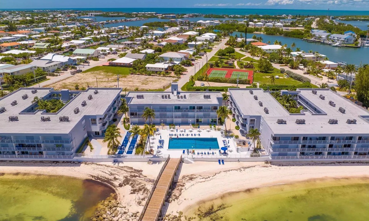 Key Colony Beach Condo | Beautiful Beach Condo Key Colony Beach Marathon Florida Available April 2024