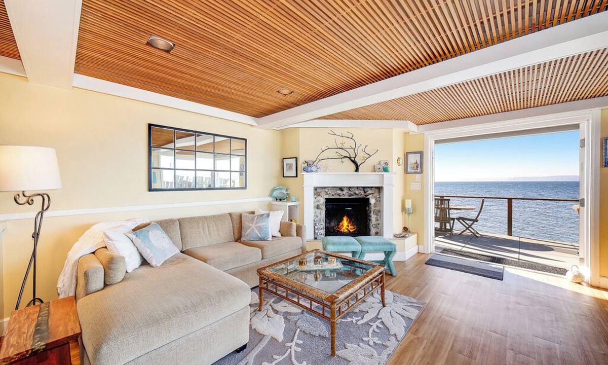 Alki Condo | Beautiful Beach Waterfront on vibrant Alki Beach in West Seattle
