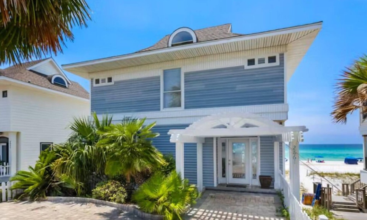 Scenic Gulf Drive House | Beautiful Beachfront 3BR House with 2 sets of Free Beach Service! Memories by the Sea