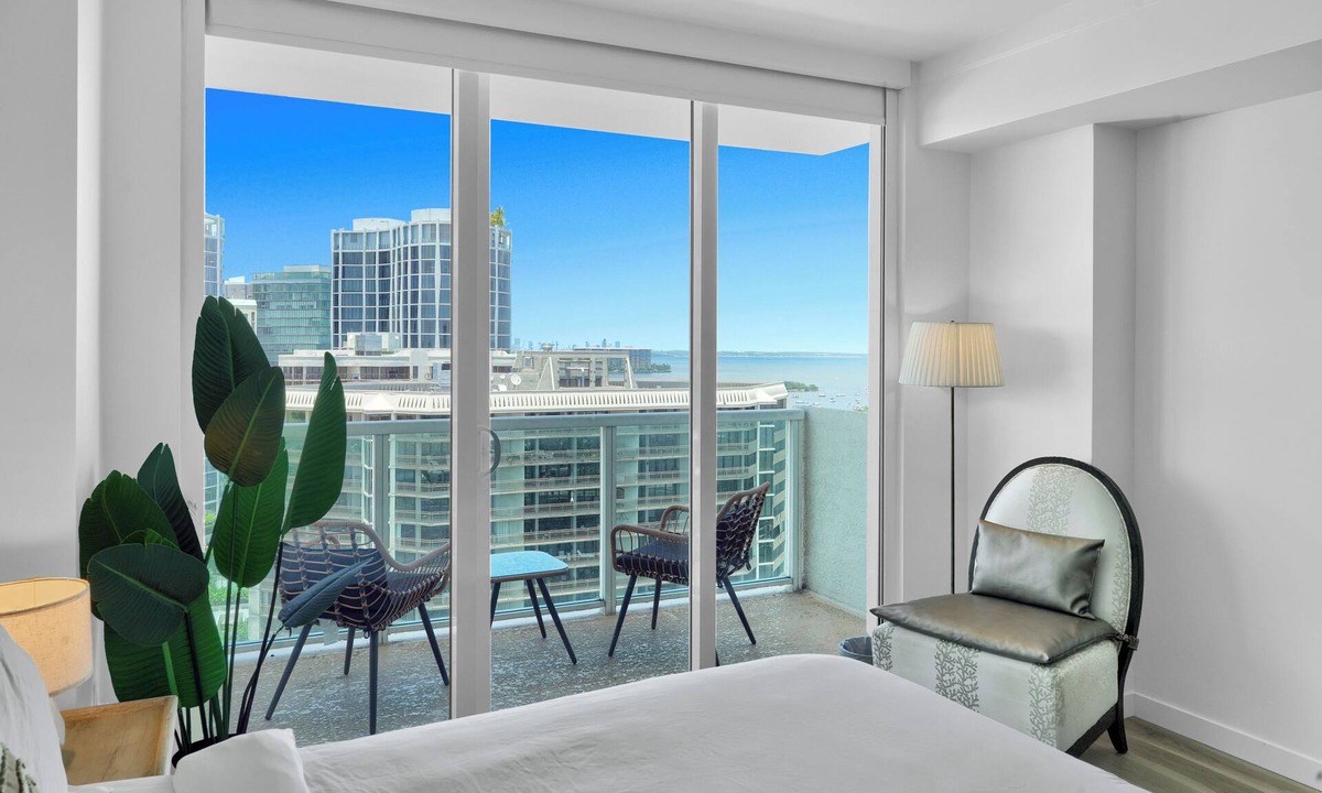 Coconut Grove Apartment | Beautiful Blue Gold Studio Ocean View
