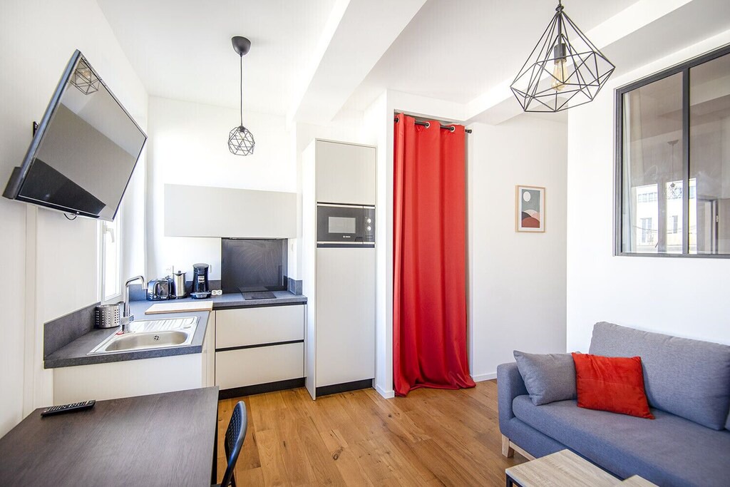 Opera Apartment | Beautiful BRIGHT apt with view on the OLD PORT