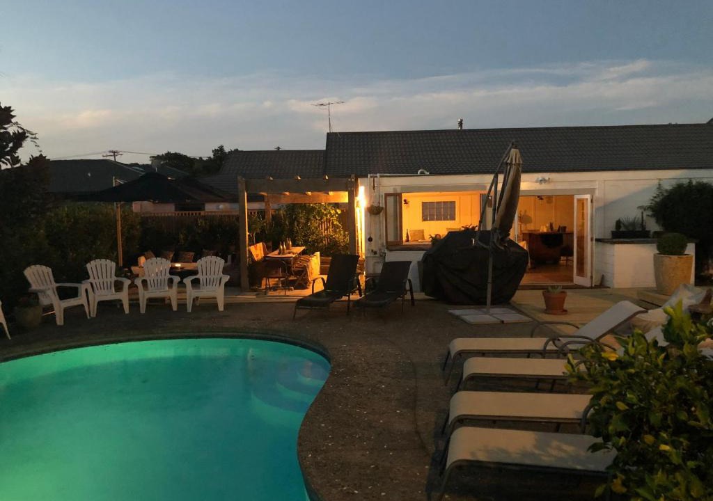 Blenheim House | Beautiful Bungalow CBD