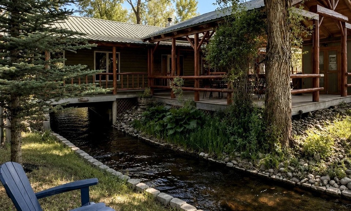 Riverside Cabin | Beautiful Cabin Comfortable for Groups in Riverside, Wyoming