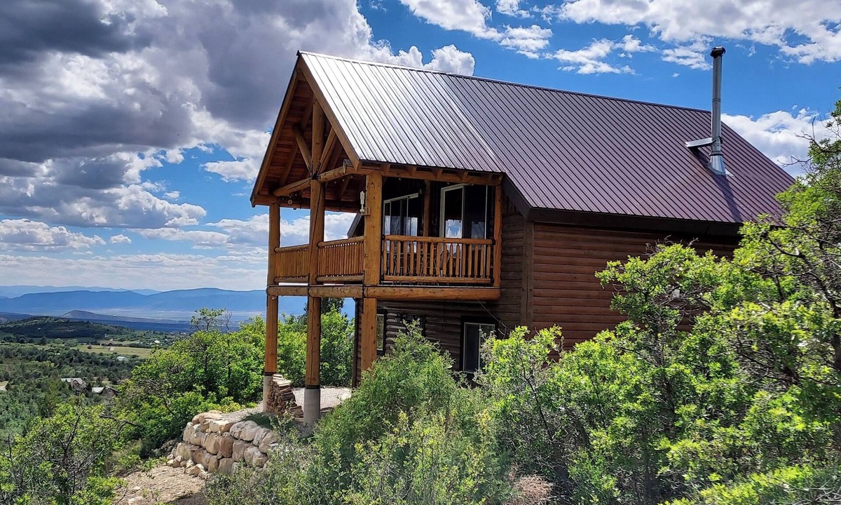 Mount Pleasant Cabin | Beautiful Cabin Tucked away in Utah Mountains located in Pine Creek Resort