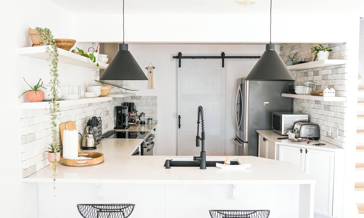 Southeast Calgary House | Beautiful Calgary Home +Lake Access+BBQ, 2 Luxurious King Beds, 4 Bed+3.5 Baths