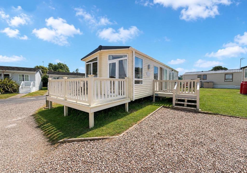 Oulton Broad House | Beautiful Caravan On A Fantastic Holiday Park In Lowestoft Ref 12099B