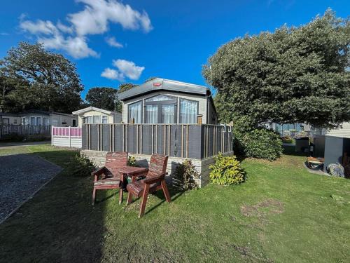 Corton House | Beautiful Caravan With Decking And Wifi At Azure Sea, Suffolk Ref 32025Az