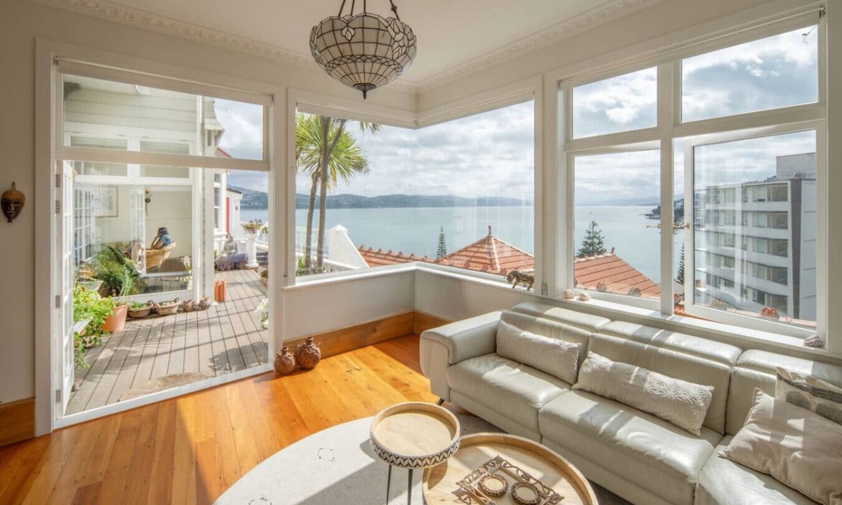 Oriental Bay House | Beautiful central executive home