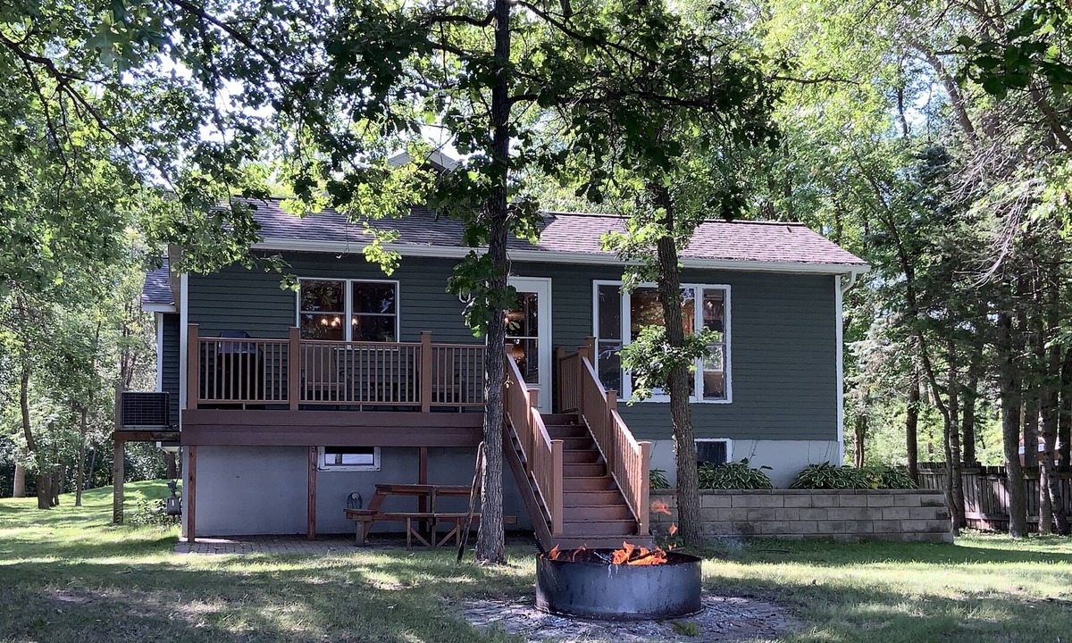 Watab House | Beautiful Central Minnesota Lake Home Near Restaurants, Shopping, and Golf.