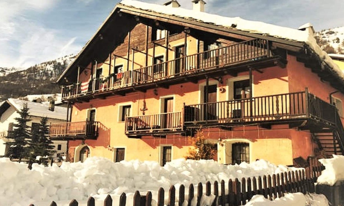 Borgata Sestriere Ski Chalet | Beautiful chalet with garden and fireplace 10px, on the ski slopes