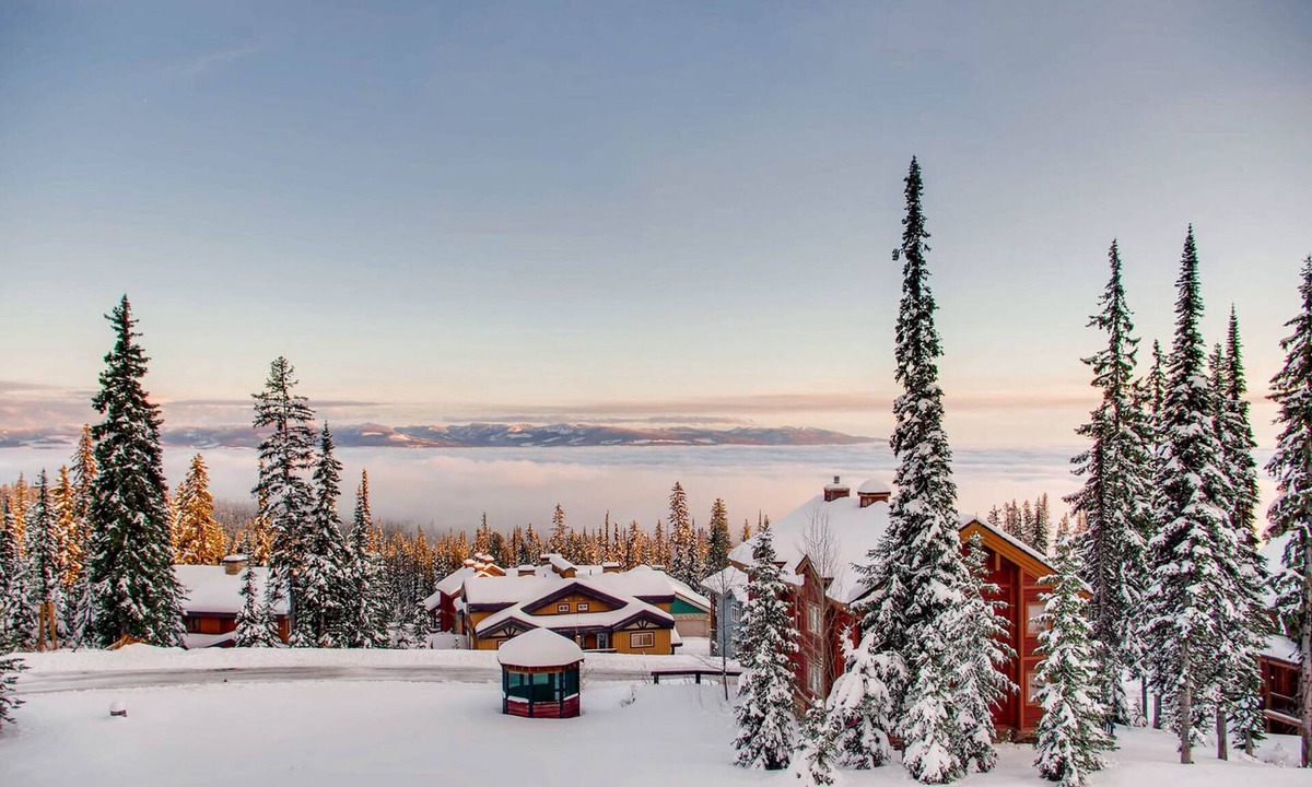Big White Ski Resort Condo | Beautiful condo with private hot tub, balcony & mountain views - close to slopes