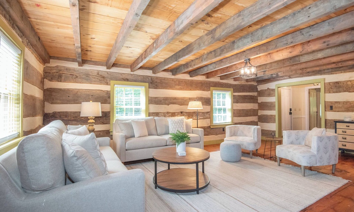 Nottingham House | Beautiful Colonial Style Home in Nottingham PA