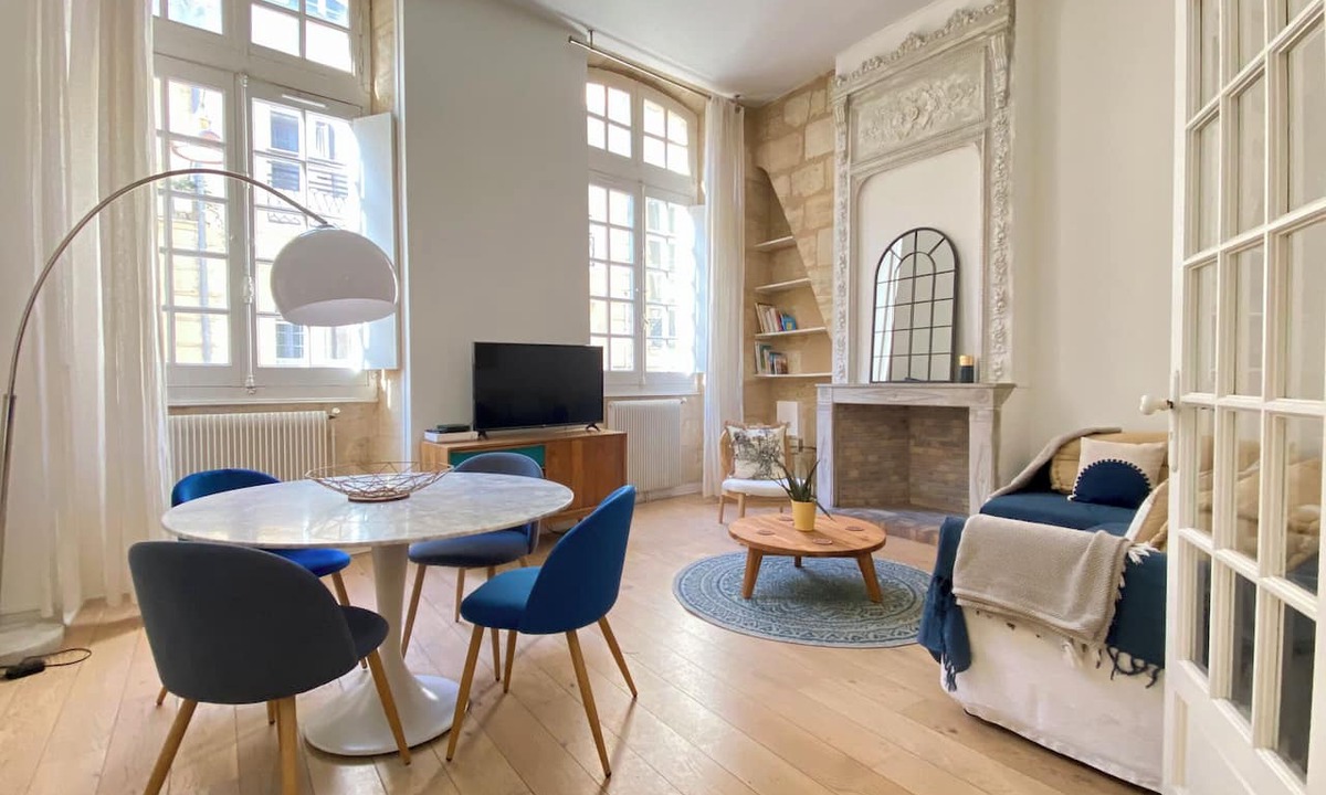 Bordeaux City Centre Apartment | Beautiful comfortable apartment for 4, in the center, very quiet street