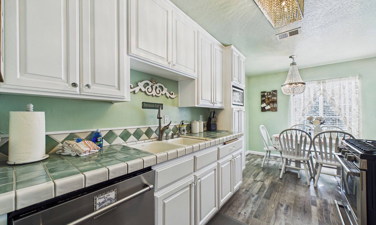 Humboldt Hill House | Beautiful Comfy Cozy Retreat